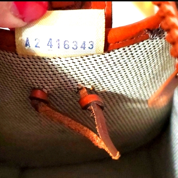 NWOT DOONEY & BOURKE CABRIO LEATHER DOT SHOULDER BAG - Picture 15 of 17